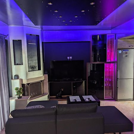 Modern Quiet Luxury Apartment Patra Esterno foto