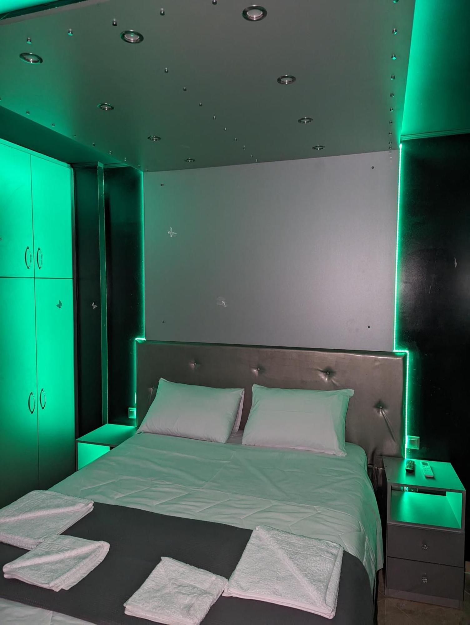 Modern Quiet Luxury Apartment Patra Esterno foto
